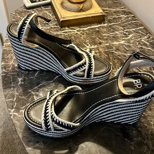 BP wedge black and white sandals size 9